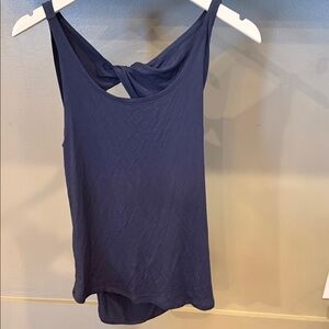 Tavi Women’s Twist-Back Tank Top in Navy easy breezy!